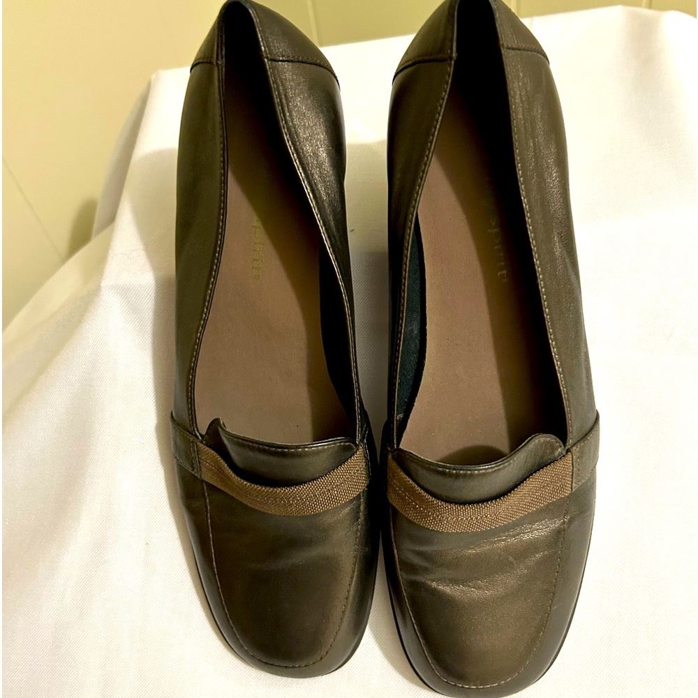 Easy Spirit Bronze Colored Flats,Size 7.5